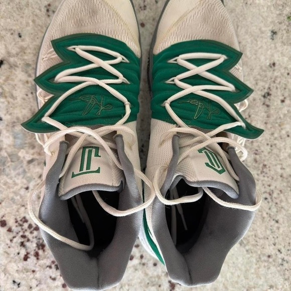 Men's Nike Kyrie 5 basketball Shoes, Size 13 - Picture 7 of 8